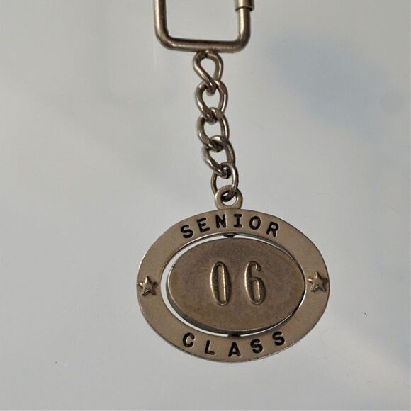 Senior Class 06 Key Fob Key Chain Keyring Swivel Silver Tone - Picture 1 of 6